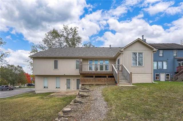 $470,000 | 1025 Southwest Pacific Drive, Lee's Summit, MO 64081