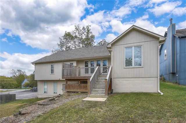 $470,000 | 1025 Southwest Pacific Drive, Lee's Summit, MO 64081