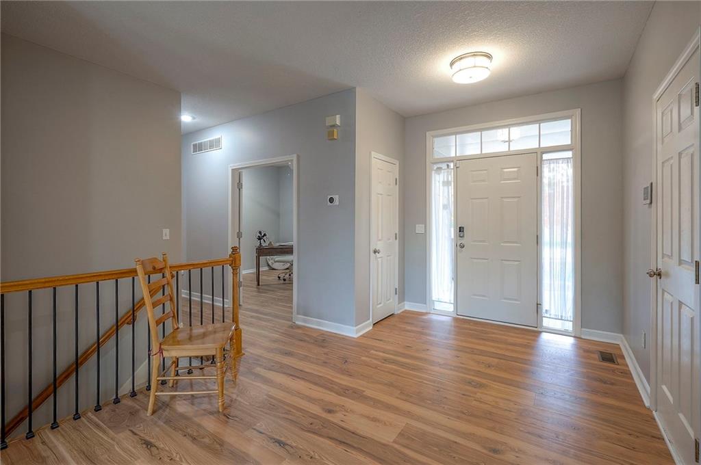 1025 Southwest Pacific Drive Lee's Summit, MO 64081 - Photo 4 of 39