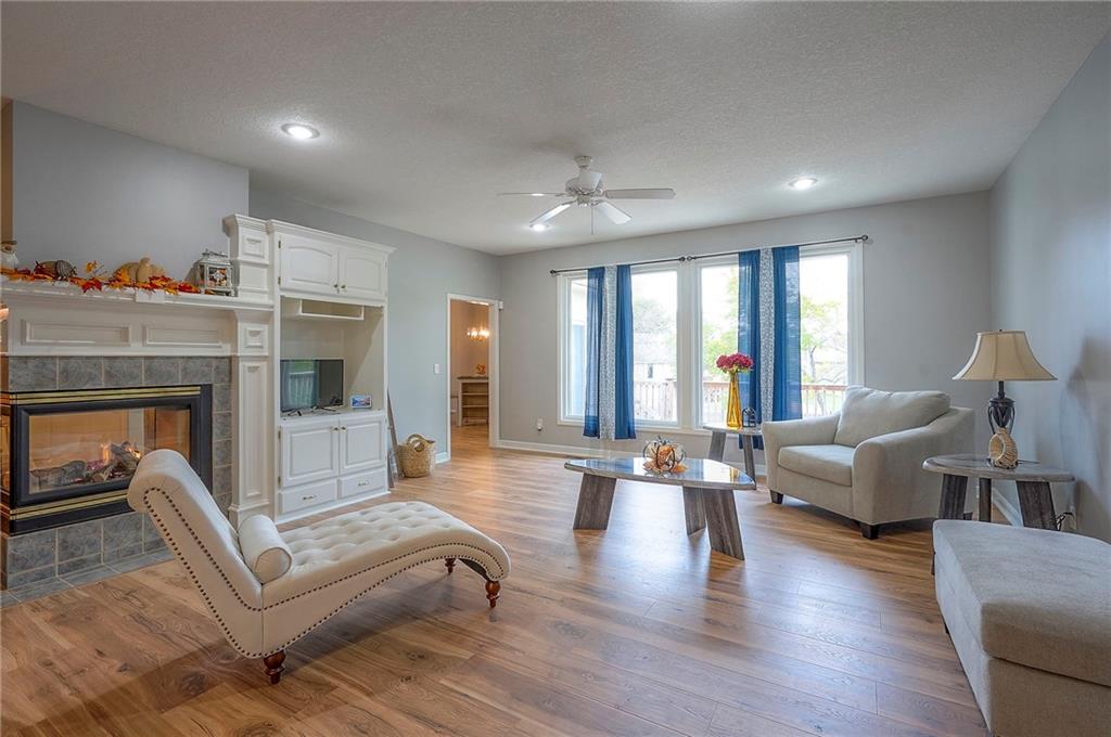 1025 Southwest Pacific Drive Lee's Summit, MO 64081 - Photo 7 of 39