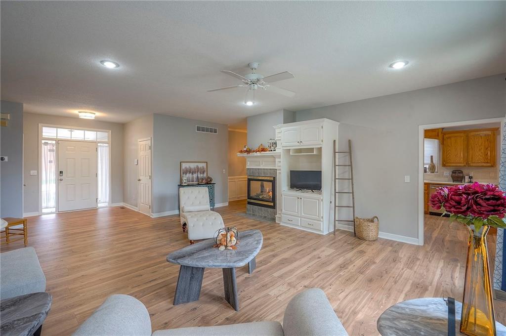 1025 Southwest Pacific Drive Lee's Summit, MO 64081 - Photo 9 of 39