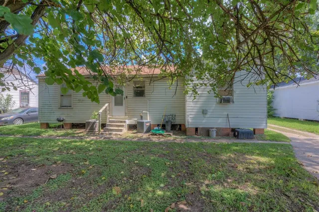 a front view of house with yard