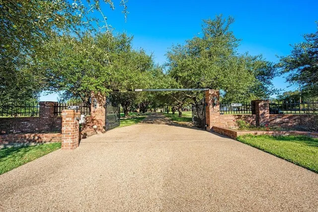 $7,500,000 | 2313 Country Spring Road, Lorena, TX 76655