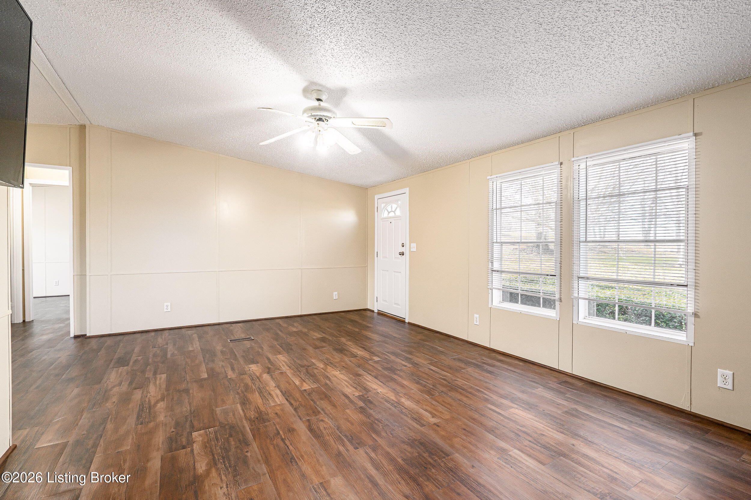 672 Whickerville Road Hardyville, KY 42746 - Photo 6 of 23 672 Wickerville Rd-17 (1)