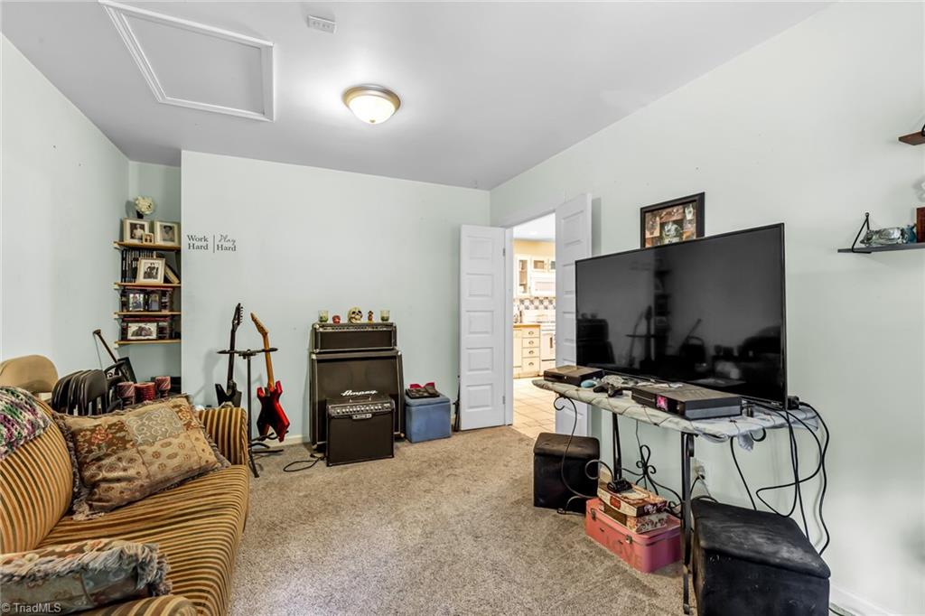 1724 Warf Road Lexington, NC 27292 - Photo 38 of 44 Living Room