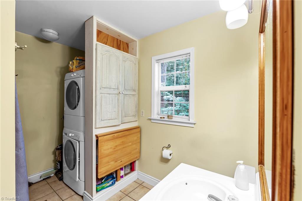 1724 Warf Road Lexington, NC 27292 - Photo 40 of 44 Stackables in guest house laundry room stay.