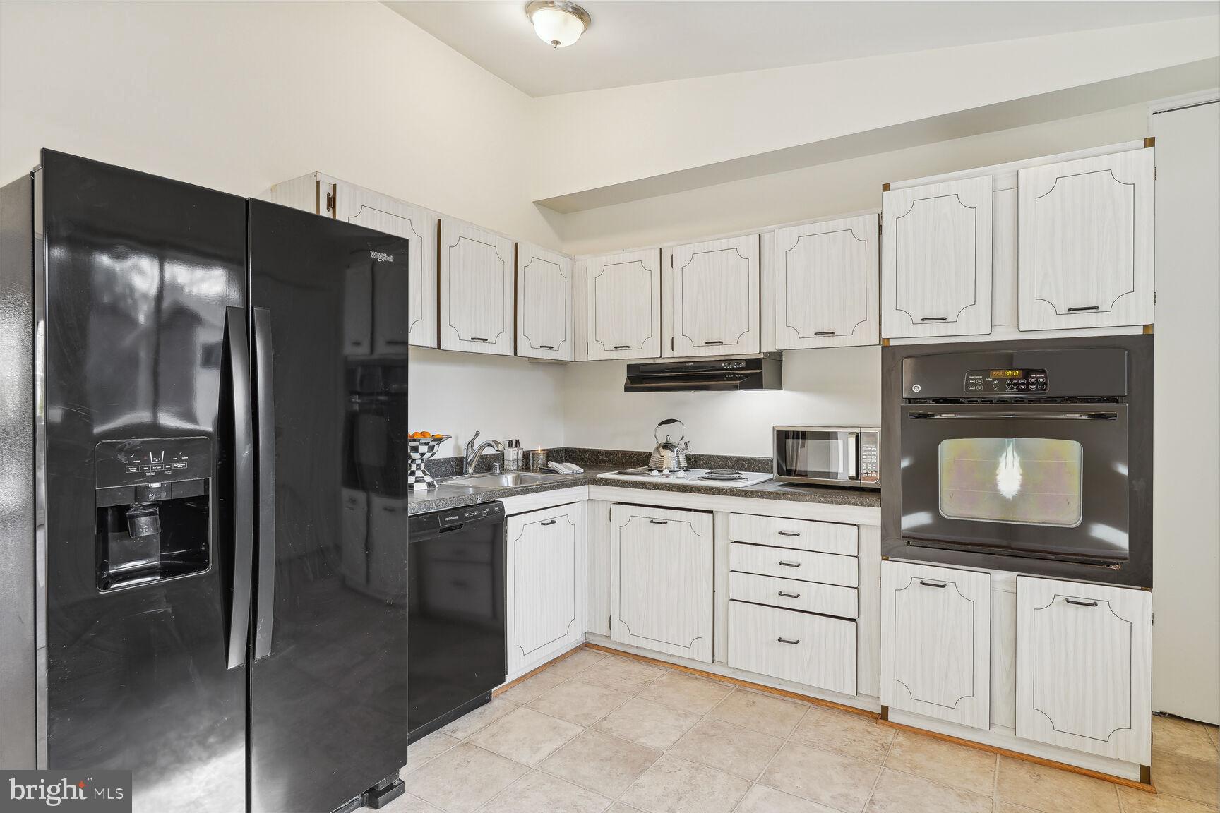 6420 Hollins Drive Bethesda, MD 20817 - Photo 11 of 34 Easy to redo kitchen