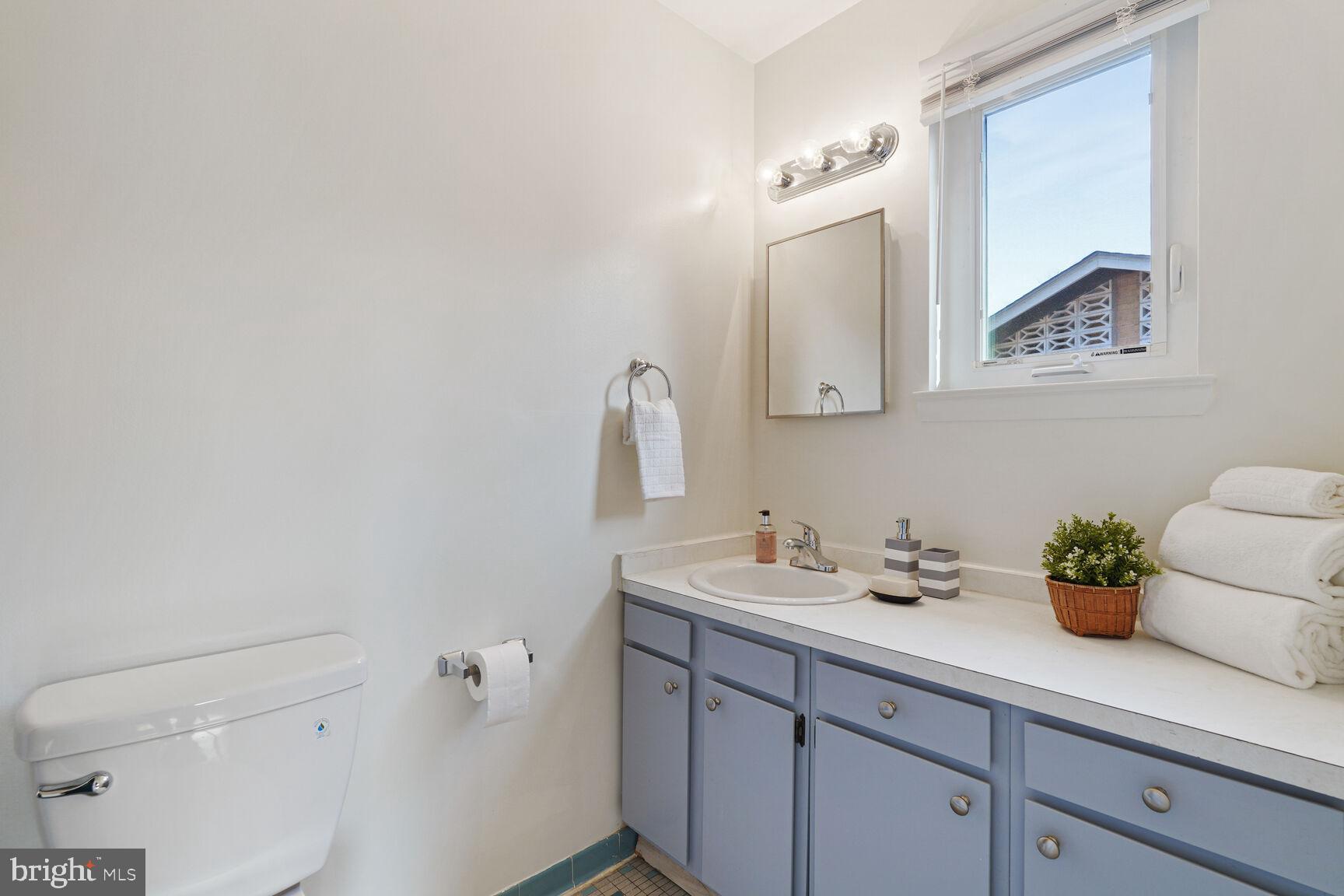 6420 Hollins Drive Bethesda, MD 20817 - Photo 20 of 34 Primary bath