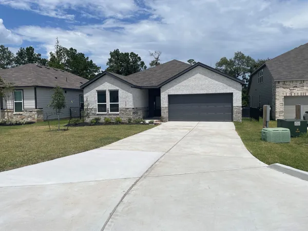$2,250 | 545 Shoreview Drive, Conroe, TX 77303