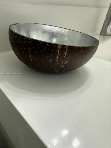 a close view of sink