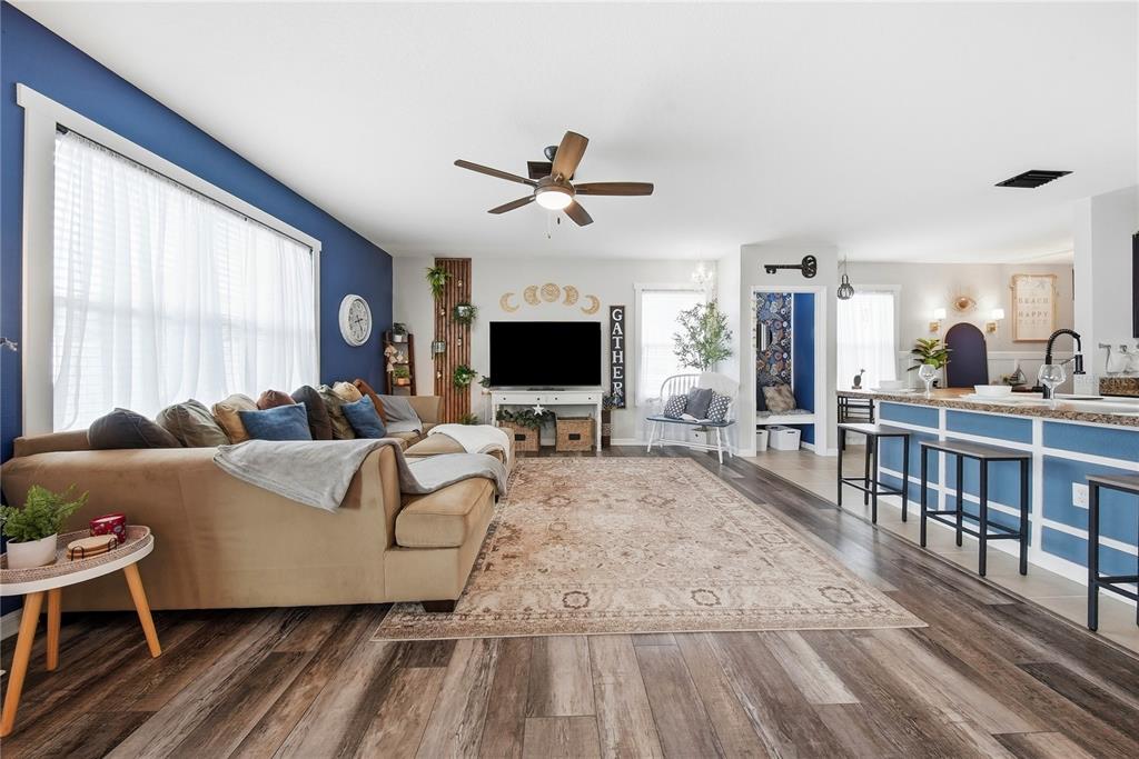 10101 Mangrove Well Road Ruskin, FL 33573 - Photo 6 of 41