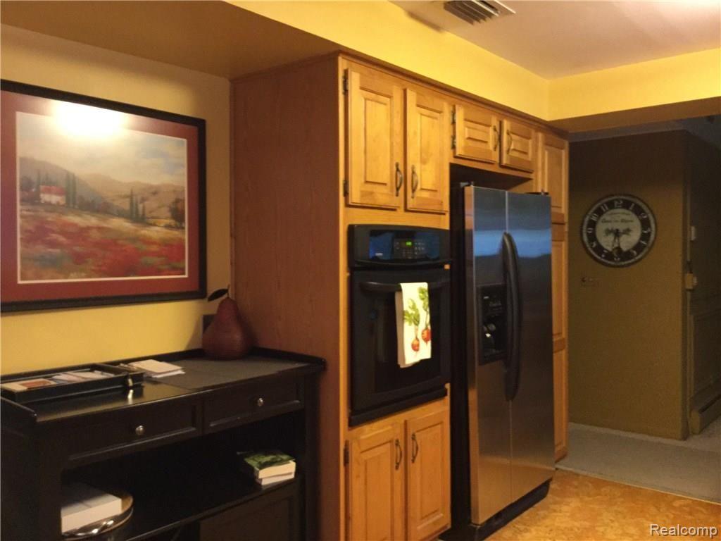 26100 Barbados Road Farmington Hills, MI 48334 - Photo 7 of 15