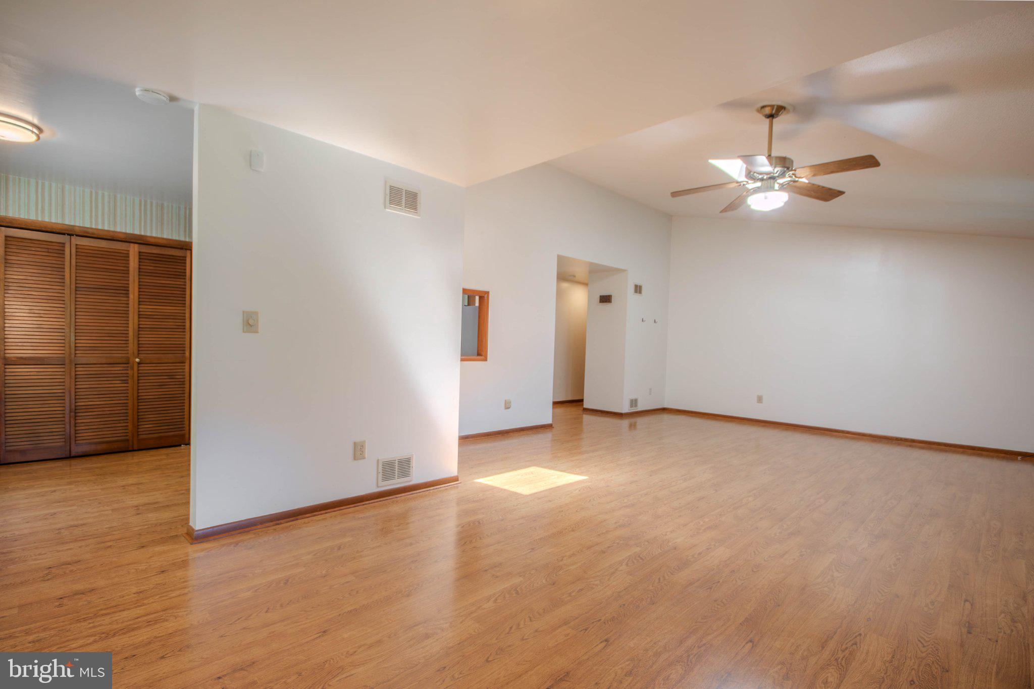 31749 Morris Leonard Road Parsonsburg, MD 21849 - Photo 7 of 40 Spacious, sunlit living area awaits.