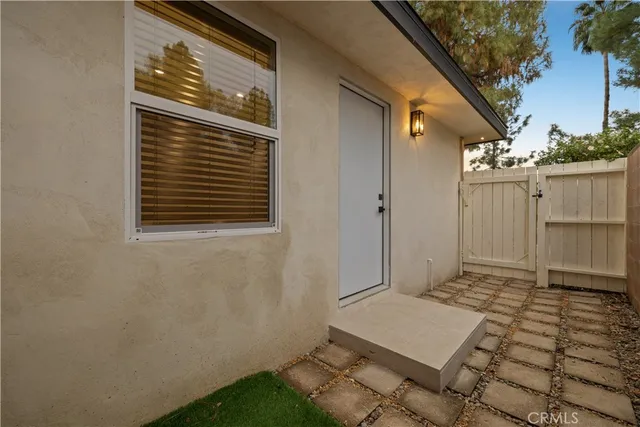 a view of a house with backyard and porch