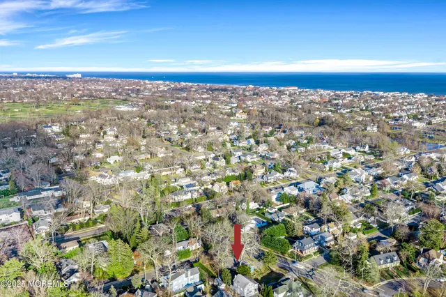 an aerial view of a house having yard