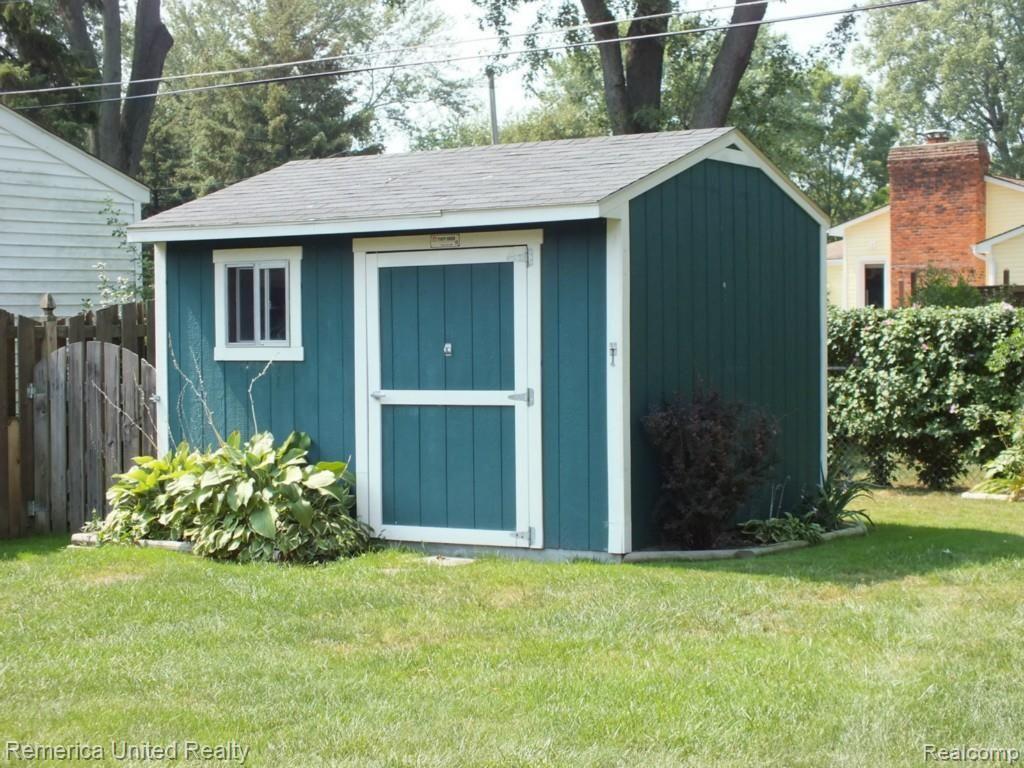 18551 Inkster Road Livonia, MI 48152 - Photo 27 of 30 DSCF2185.jpg