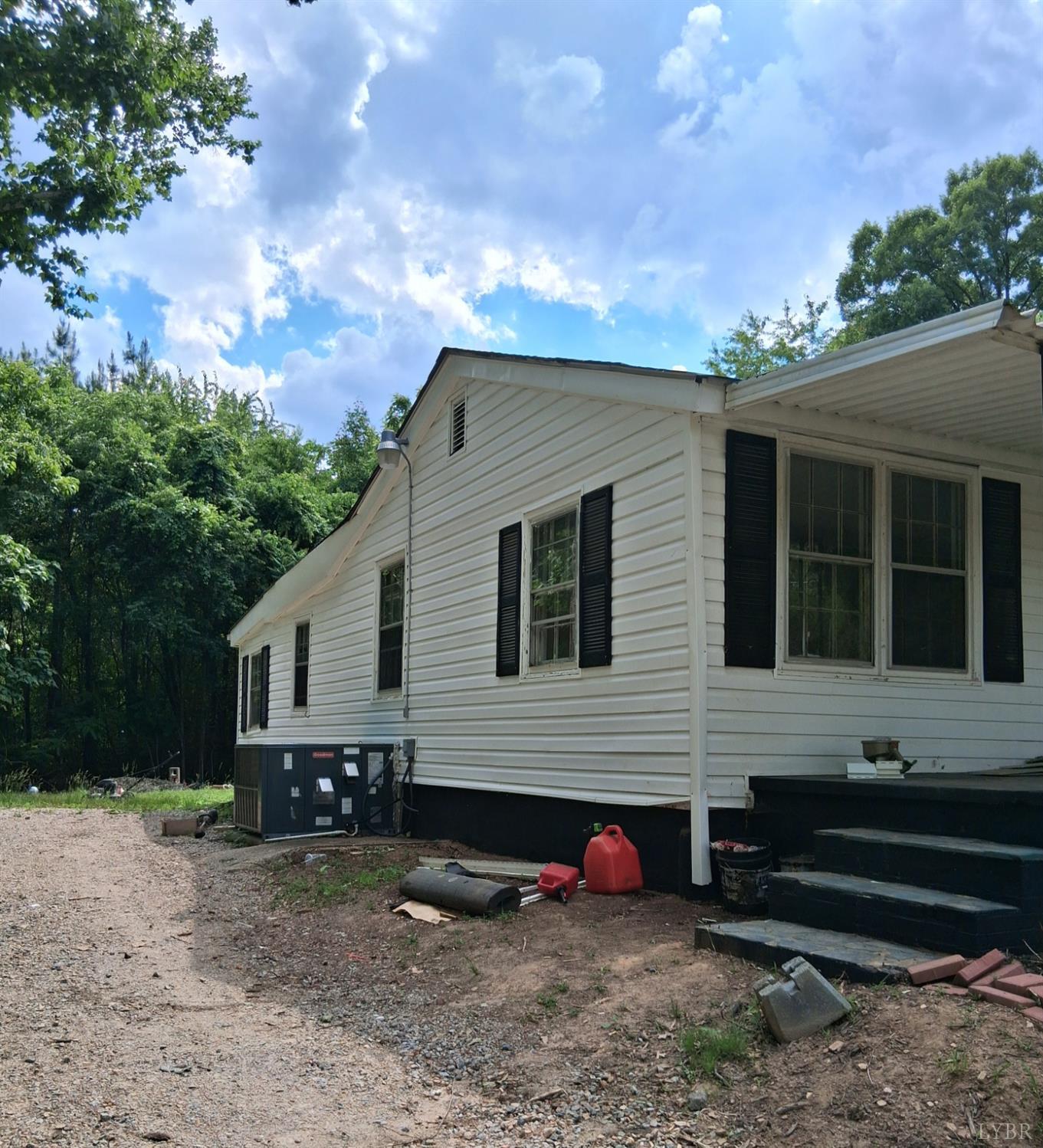 128 Davis Road Chatham, VA 24531 - Photo 3 of 22 Gallery Image 3