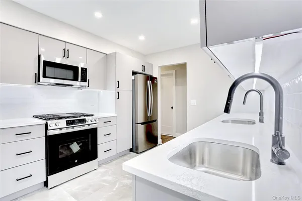 $469,000 | 220 Kearsing Parkway, Unit G, Monsey, NY 10952