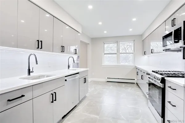 $469,000 | 220 Kearsing Parkway, Unit G, Monsey, NY 10952