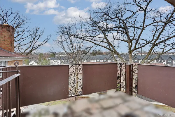 $469,000 | 220 Kearsing Parkway, Unit G, Monsey, NY 10952