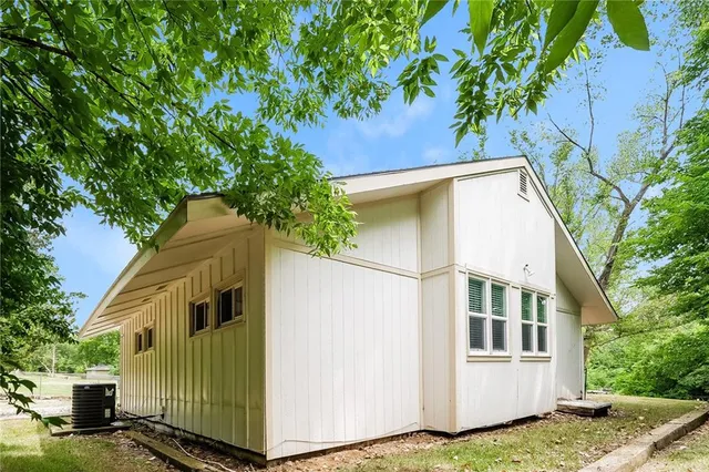 $1,900 | 208 East 165th Street, Belton, MO 64012