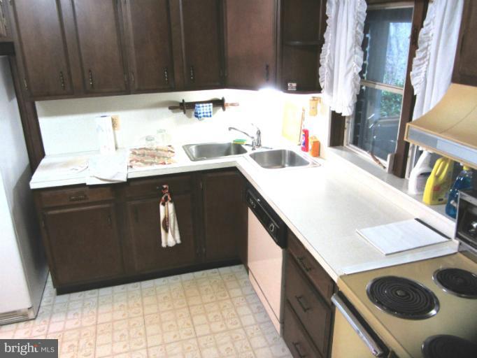 804 Seaword Road Baltimore, MD 21286 - Photo 5 of 13 Kitchen