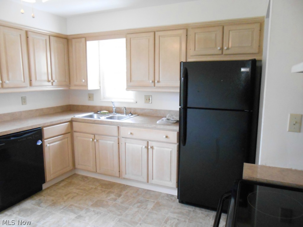 30202 Vineyard Road Eastlake, OH 44095 - Photo 5 of 16