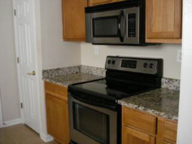 1129 Sloane Cove Foley, AL 36535 - Photo 2 of 8 kitchen