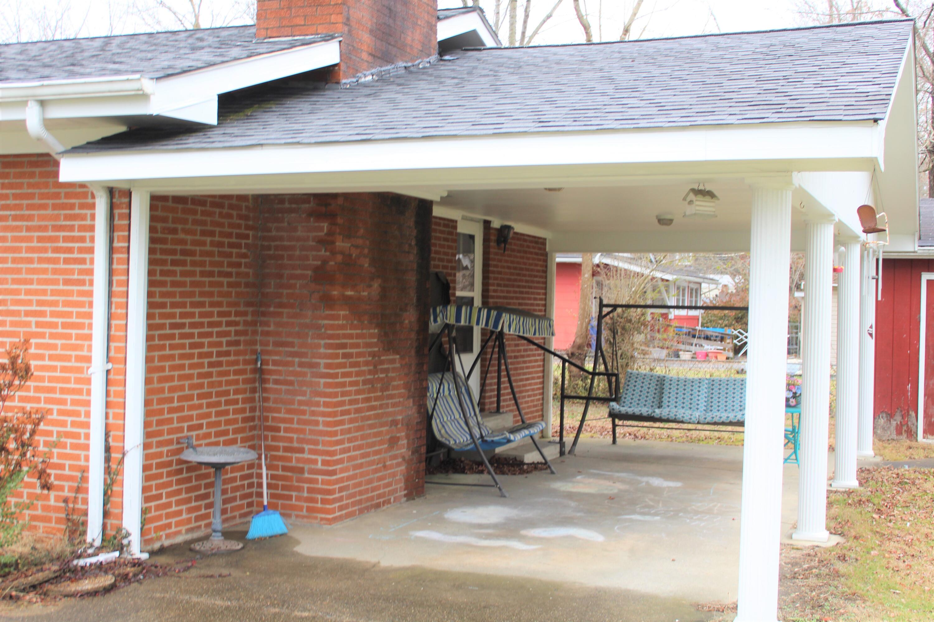 216 Rochester Avenue Middlesboro, KY 40965 - Photo 8 of 10 IMG_0219 (2)