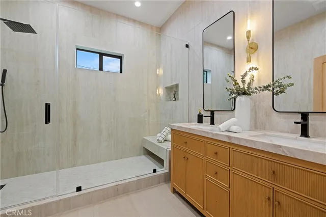 $1,899,000 | 17446 Hatteras Street, Encino, CA 91316