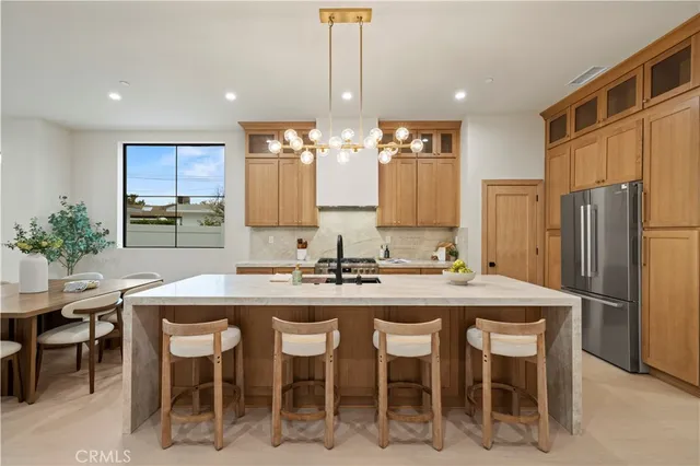 $1,899,000 | 17446 Hatteras Street, Encino, CA 91316