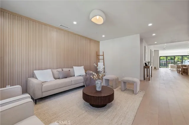 $1,899,000 | 17446 Hatteras Street, Encino, CA 91316