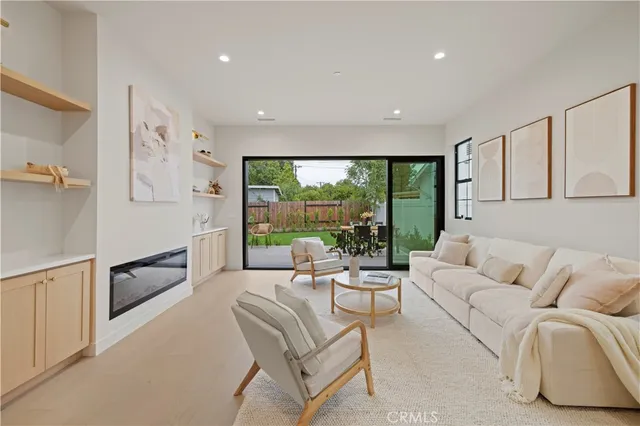 $1,899,000 | 17446 Hatteras Street, Encino, CA 91316