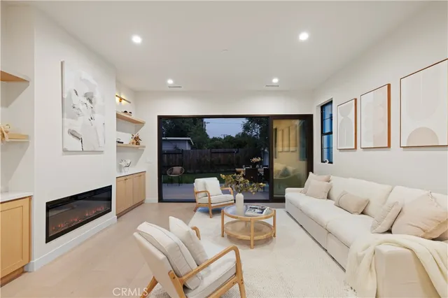 $1,899,000 | 17446 Hatteras Street, Encino, CA 91316