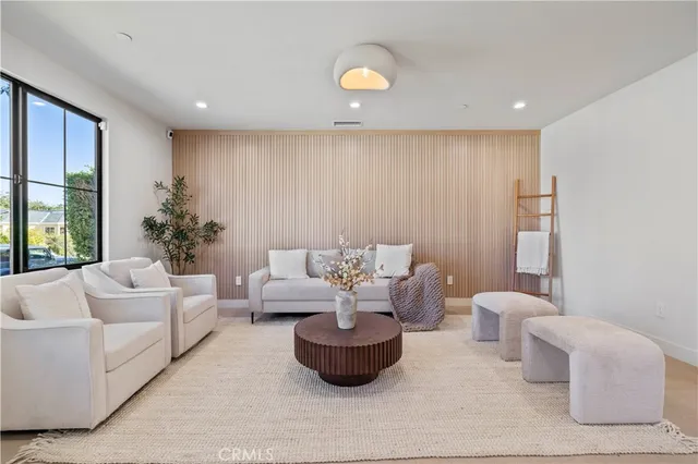 $1,899,000 | 17446 Hatteras Street, Encino, CA 91316