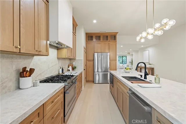 $1,899,000 | 17446 Hatteras Street, Encino, CA 91316