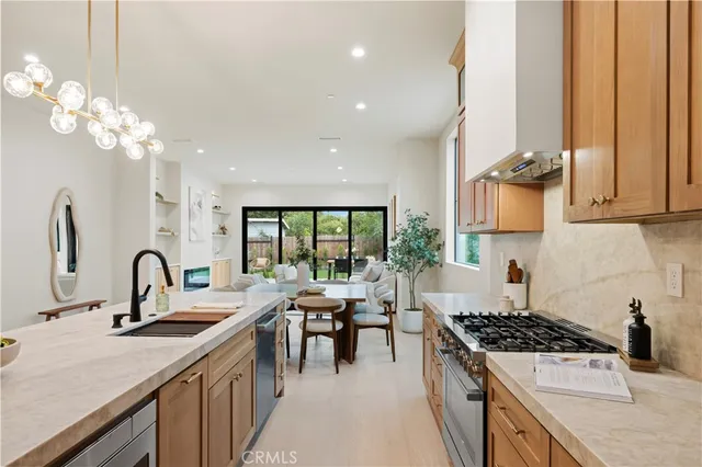 $1,899,000 | 17446 Hatteras Street, Encino, CA 91316