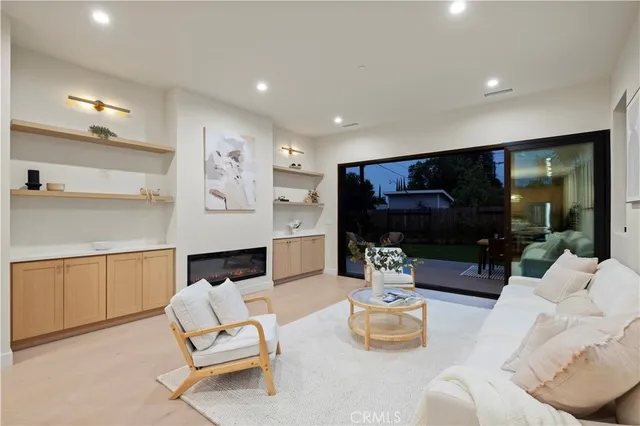 $1,899,000 | 17446 Hatteras Street, Encino, CA 91316