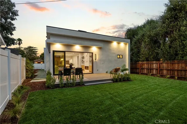 $1,899,000 | 17446 Hatteras Street, Encino, CA 91316