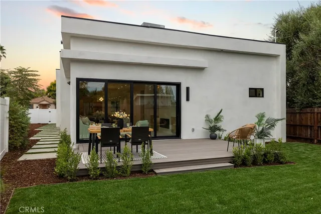 $1,899,000 | 17446 Hatteras Street, Encino, CA 91316