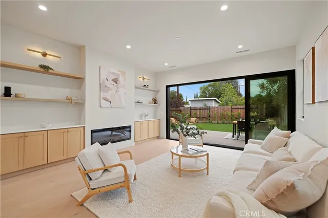 $1,899,000 | 17446 Hatteras Street, Encino, CA 91316