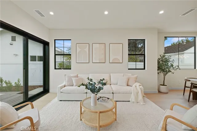 $1,899,000 | 17446 Hatteras Street, Encino, CA 91316