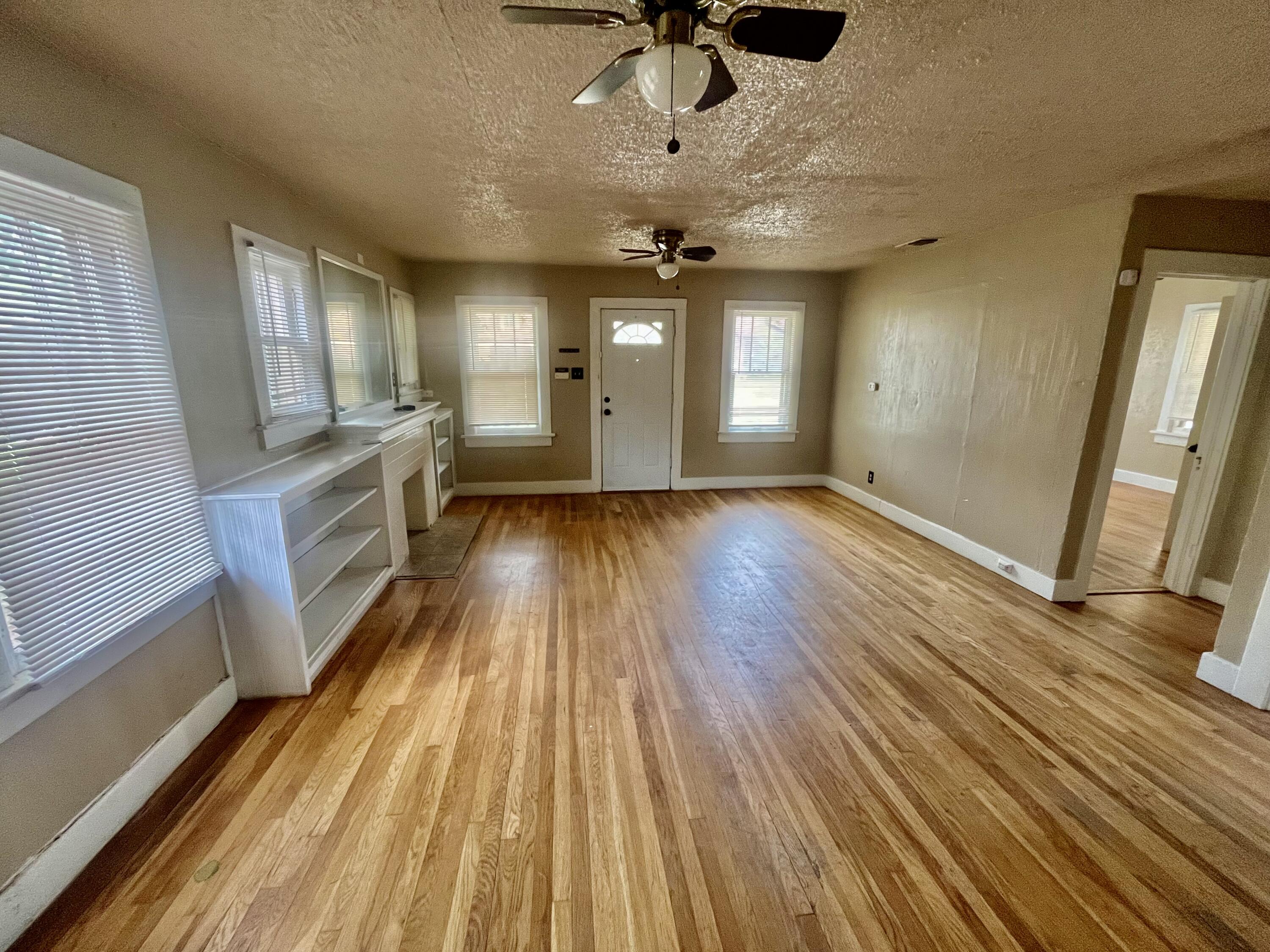 2121 17th Street Lubbock, TX 79401 - Photo 2 of 10 IMG_1550