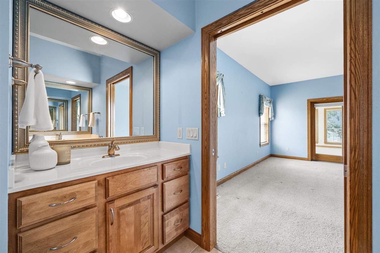 2230 Newcastle Road Marion, IA 52302 - Photo 27 of 41 Gallery Image 27