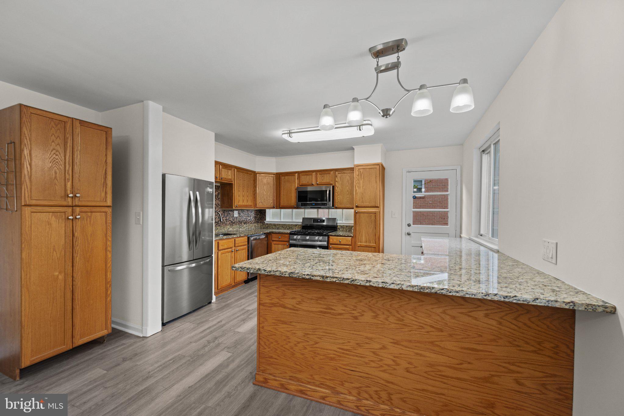 925 Cromwell Bridge Road Towson, MD 21286 - Photo 3 of 36 Kitchen