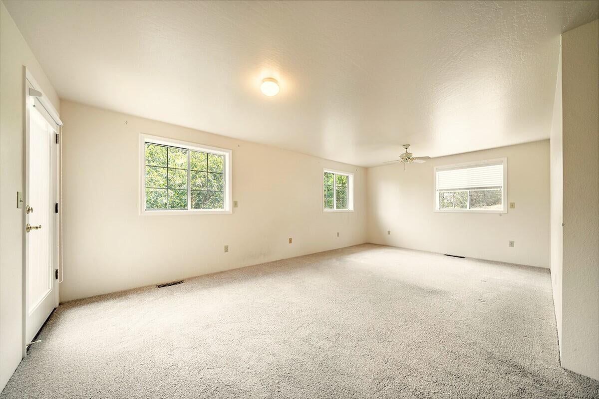 3989 Livingston Road Central Point, OR 97502 - Photo 19 of 31 15.1