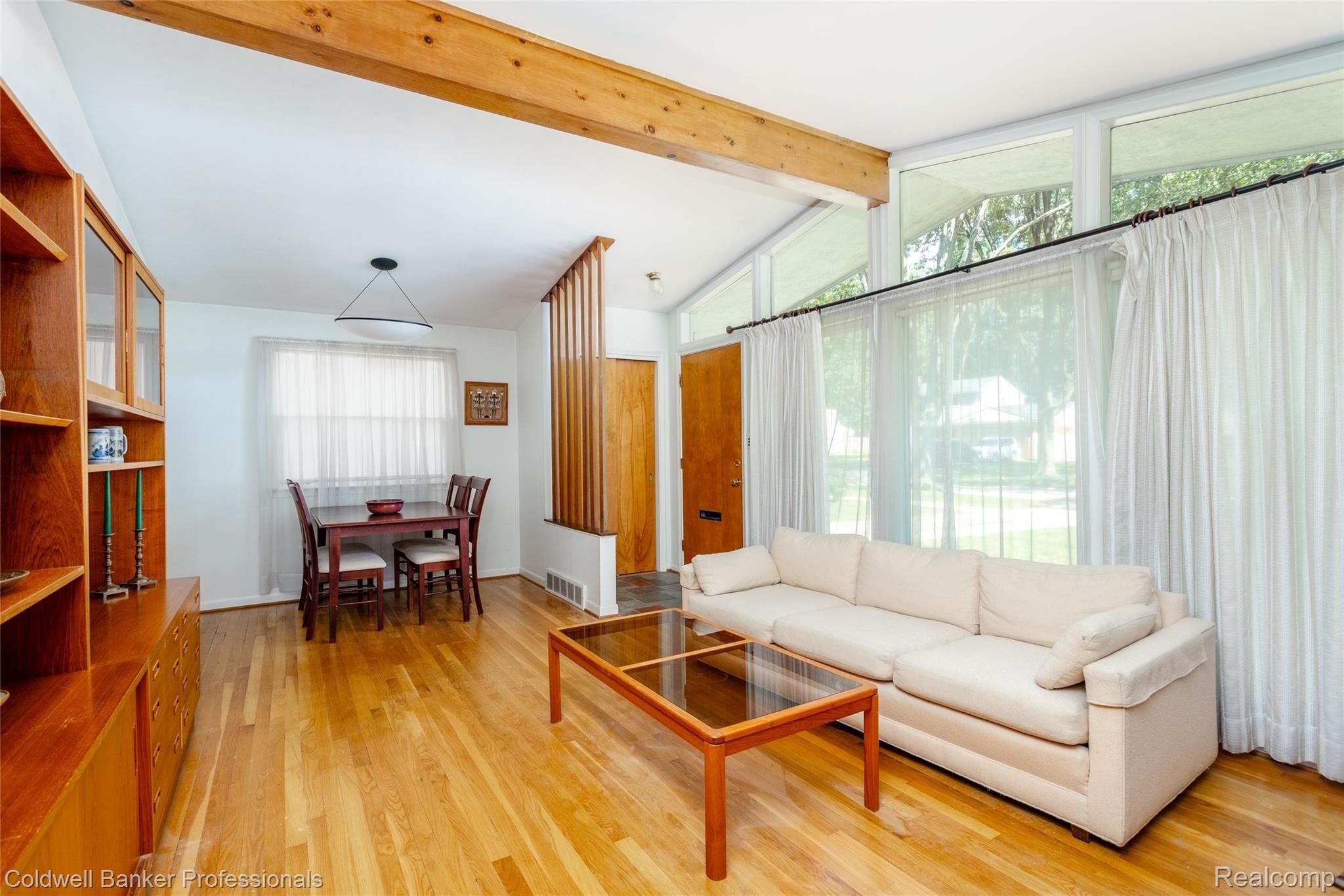 29739 Fall River Road Southfield, MI 48076 - Photo 4 of 34 29739 Fall River L011.jpg