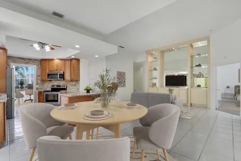 $381,500 | 220 Northwest Bentley Circle, Port St. Lucie, FL 34986