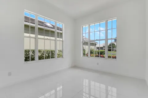 $381,500 | 220 Northwest Bentley Circle, Port St. Lucie, FL 34986