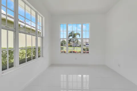$381,500 | 220 Northwest Bentley Circle, Port St. Lucie, FL 34986